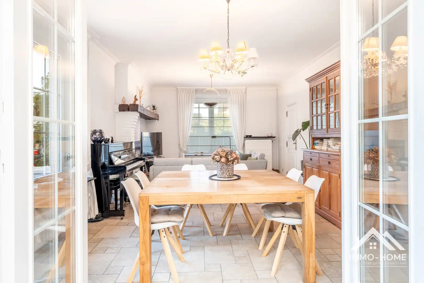 Charmante instapklare halfopen woning met ruime oprit! foto 14