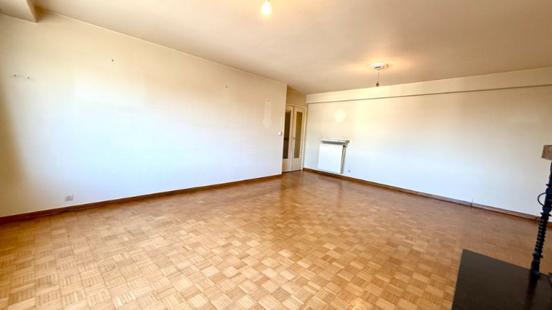 Gezellig en verrassend ruim appartement met 2 slaapkamers en veel potentieel in het hart van Deinze foto 5