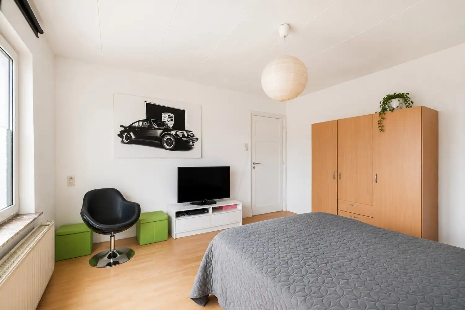 Gezinswoning met ruime garage, grote zolder en zonnige tuin foto 14