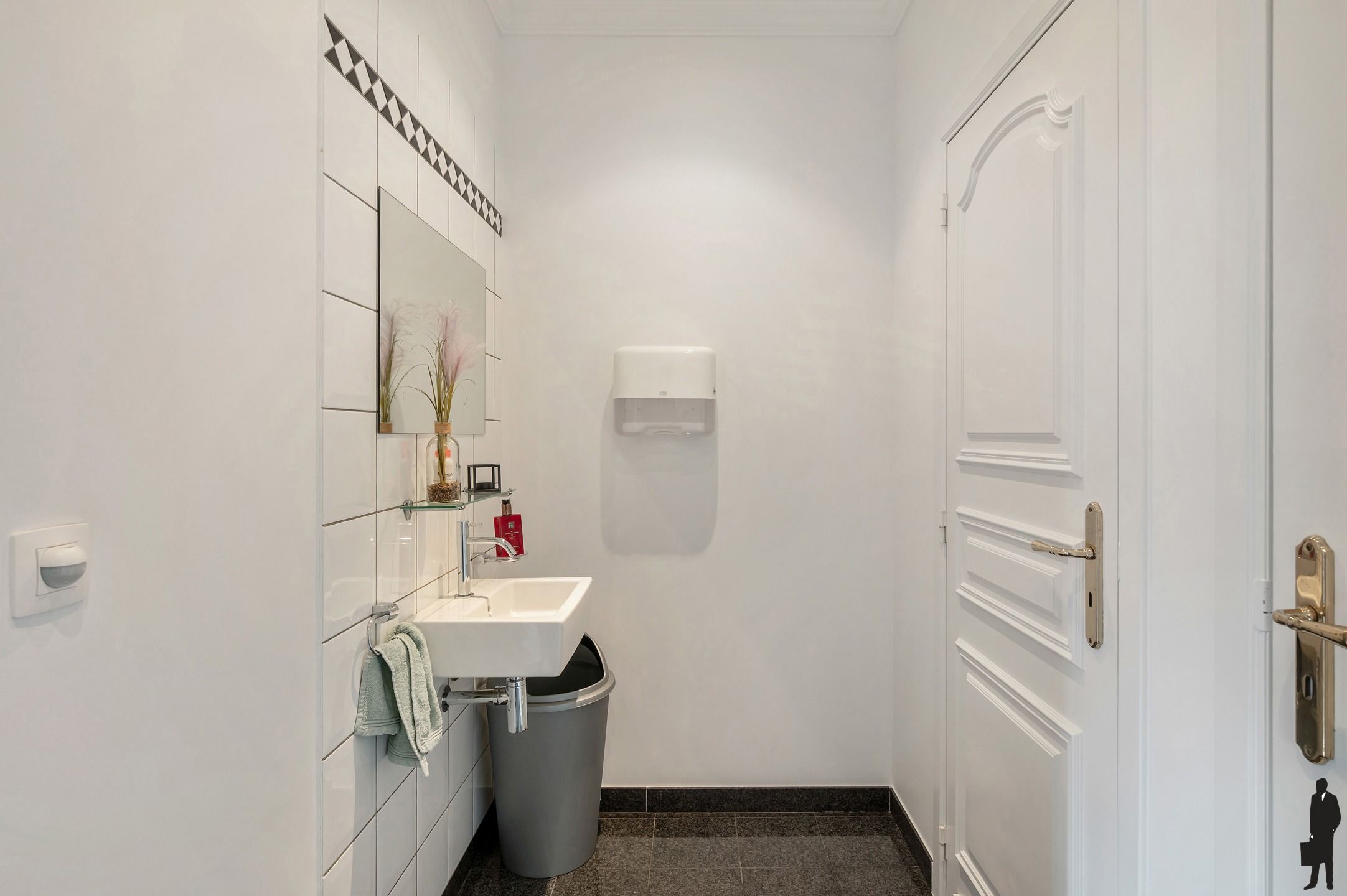 Deels gerenoveerde parel met mogelijkheden en weidegrond! foto 8