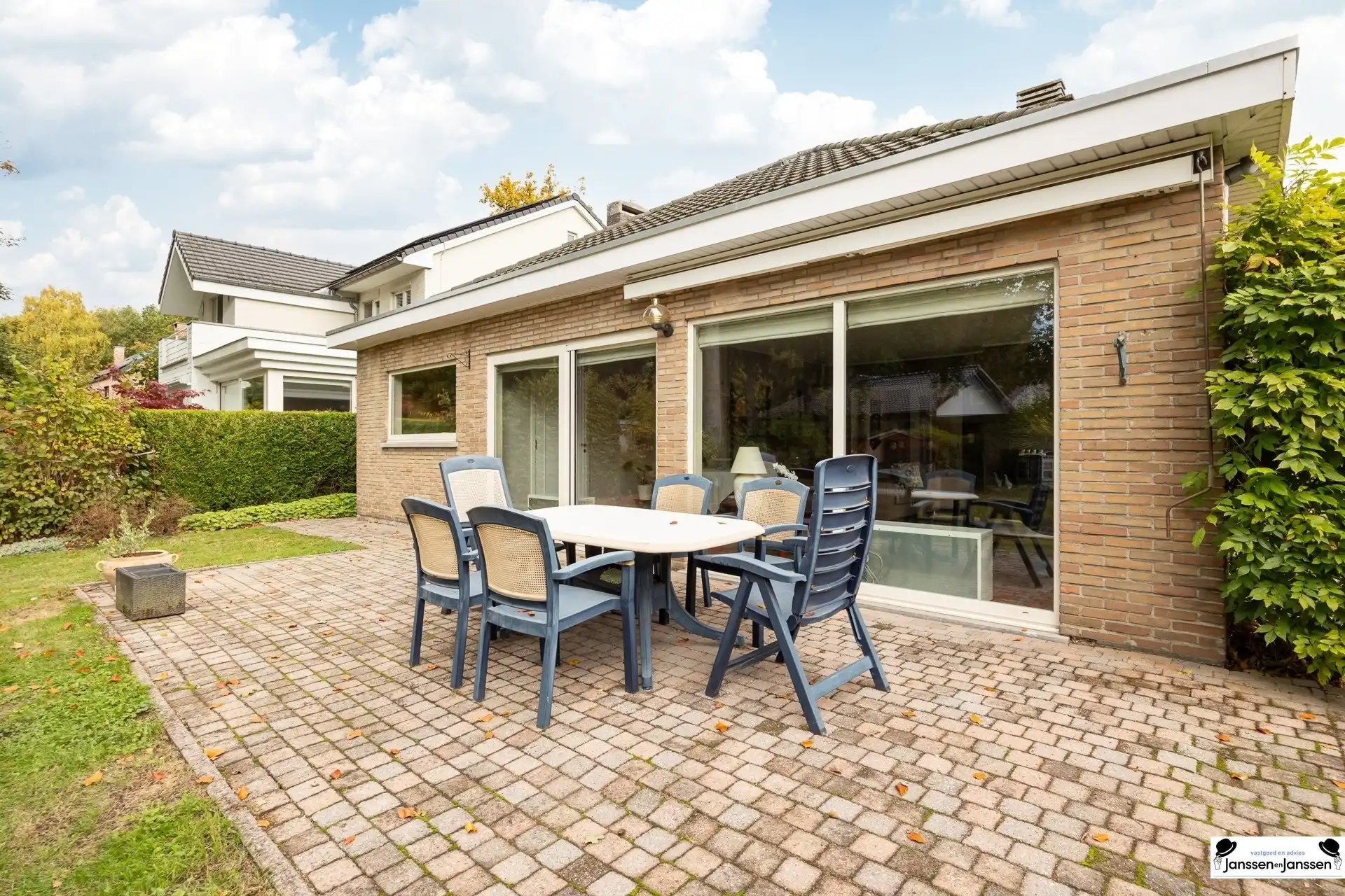 Verrassend ruime villa met ZW-gerichte tuin!  foto 20