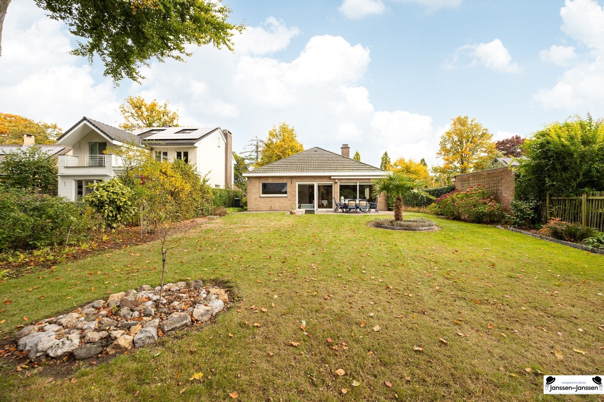 Verrassend ruime villa met ZW-gerichte tuin!  foto 20