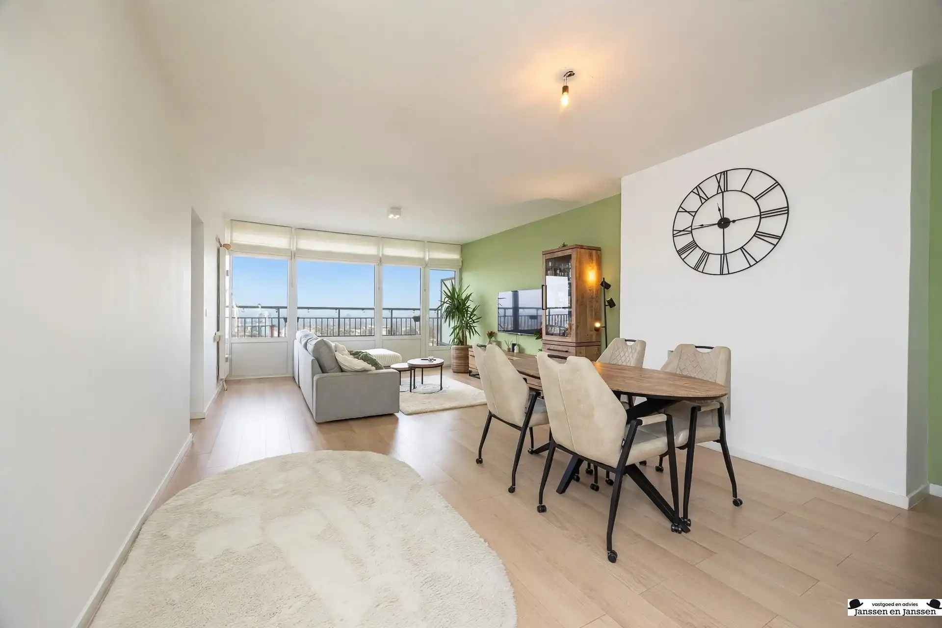 Instapklaar 2-slaapkamer appartement met 2 terrassen en prachtig uitzicht foto 2