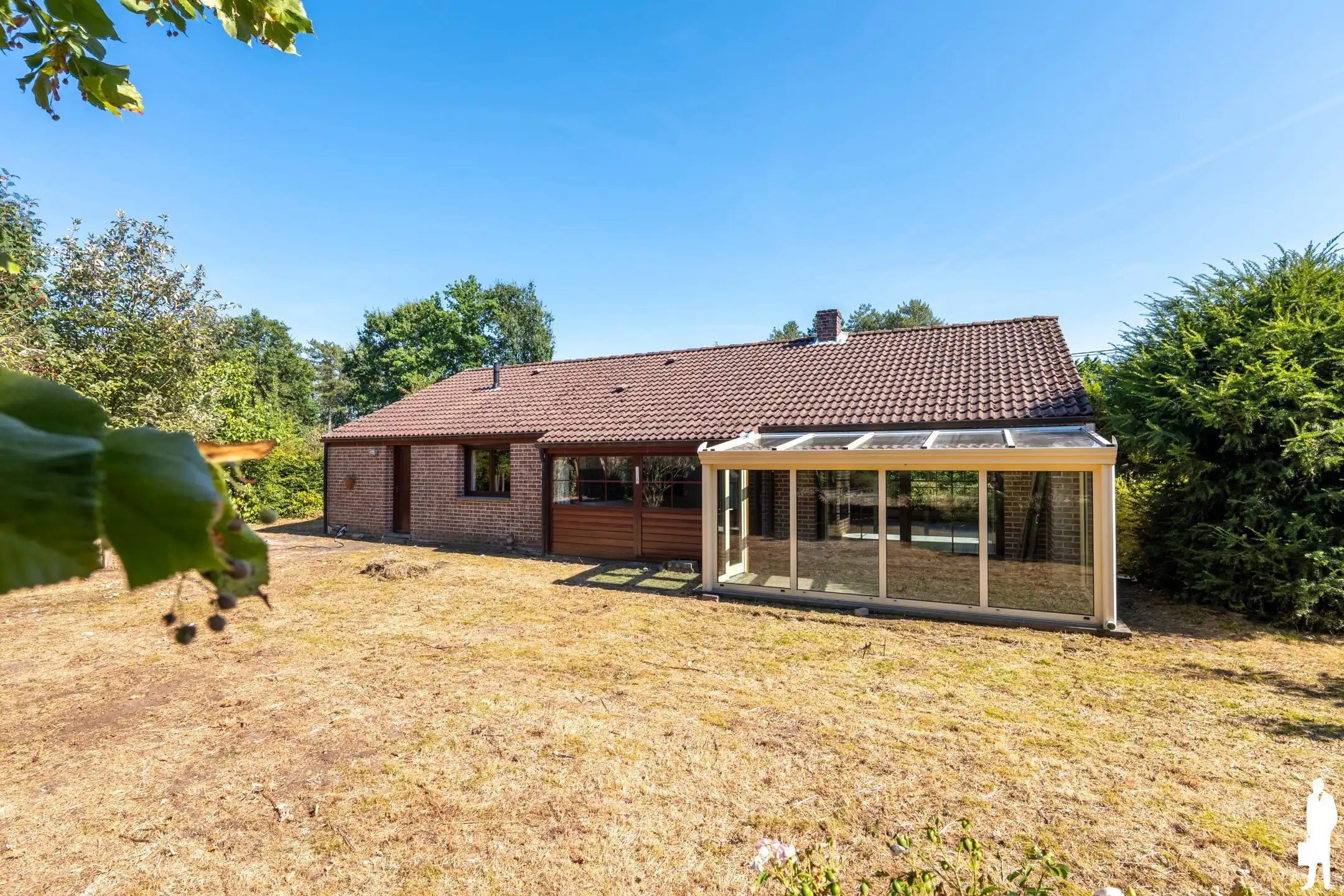 Vrijstaande laagbouwwoning op een perceel van 2.448 m² foto 24