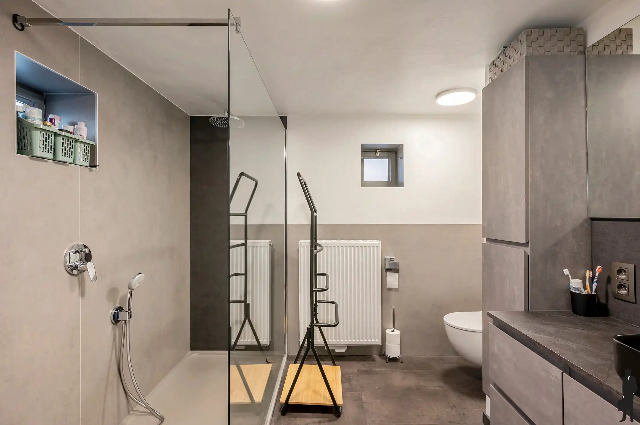 Zeer ruime en rustig gelegen met 3 slaapkamers en grote polyvalente ruimte. foto 9