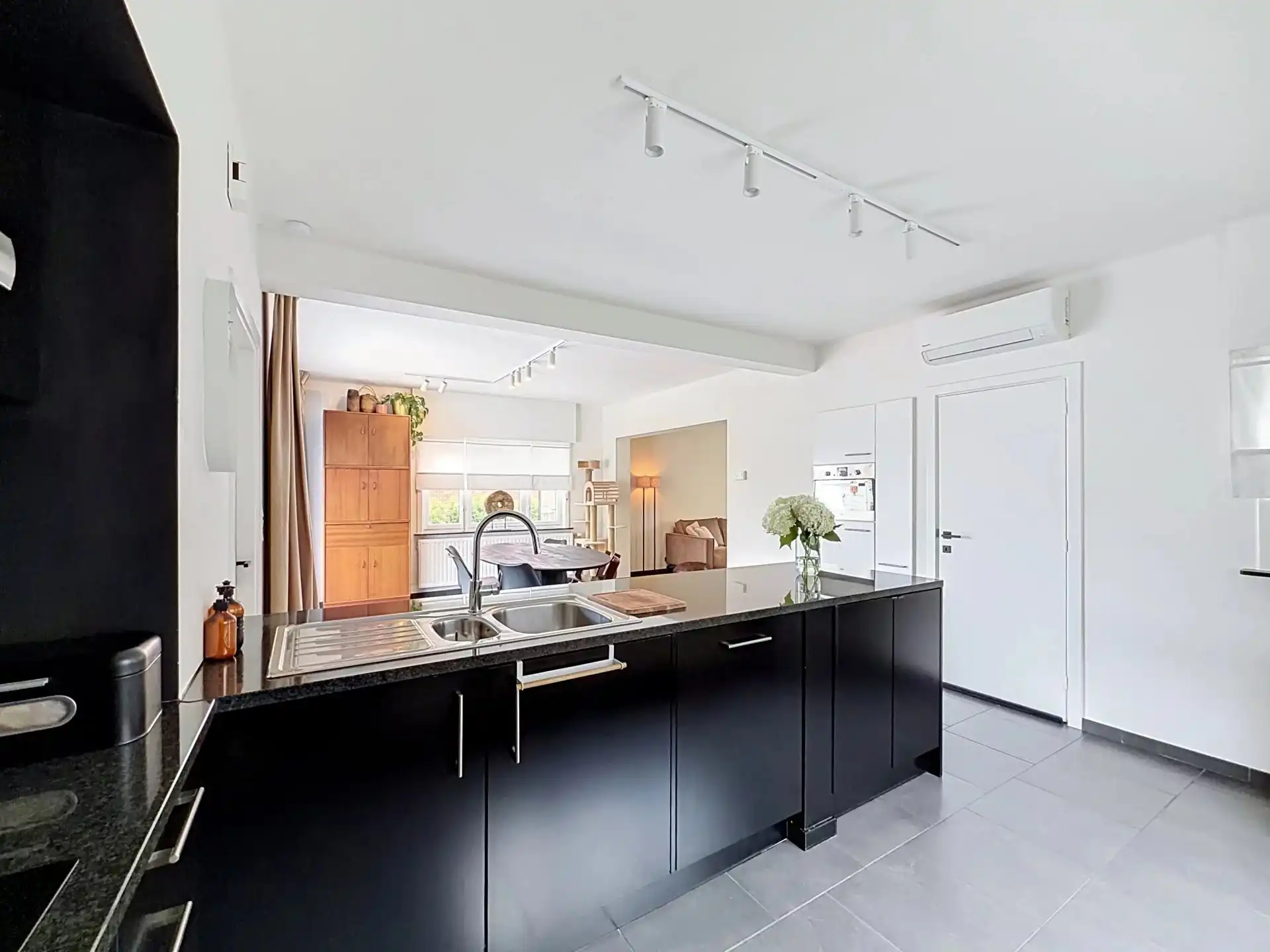 Instapklare gezellige woning op een mooi perceel met 3 slaapkamers en 2 badkamers foto 16
