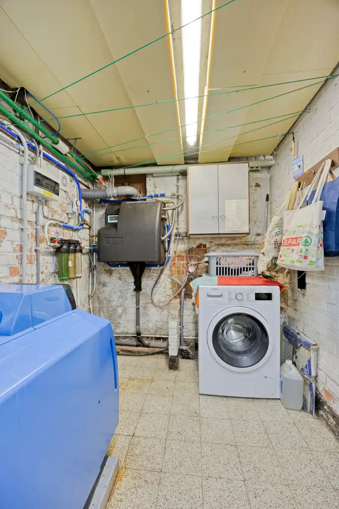 Instapklare woning met 4 slaapkamers, tuin & 2 garages foto 27