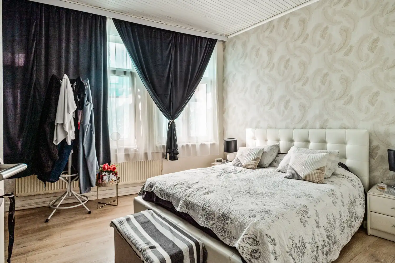 Huis op centrale locatie met veel potentieel! foto 9