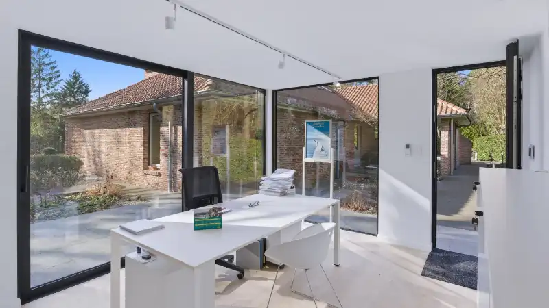 Exclusief gelegen villa van 345m² op 30 are met grote vijver foto 20