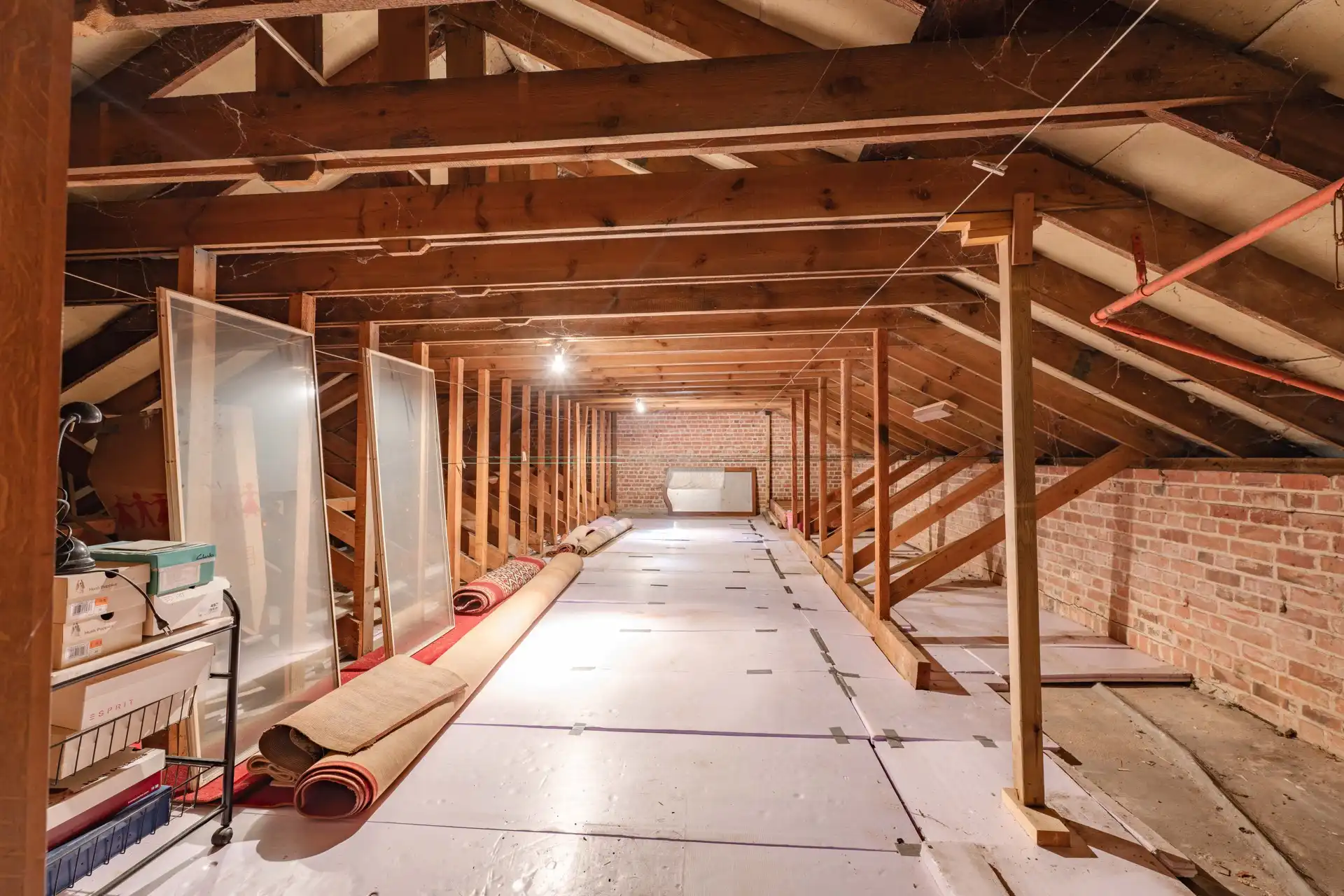 Charmante, op te knappen, statige villa met 3 slaapkamers en garage op een ruim perceel gelegen in het groen TE KOOP in Wielsbeke. foto 22
