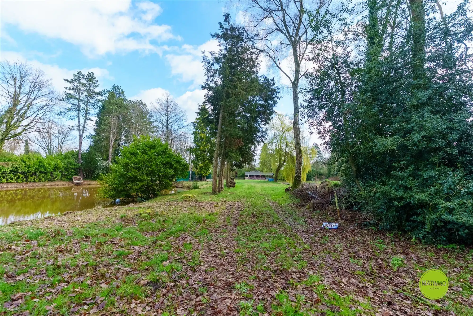 Uniek stukje natuur met twee visvijvers van 6.638 m² foto 5