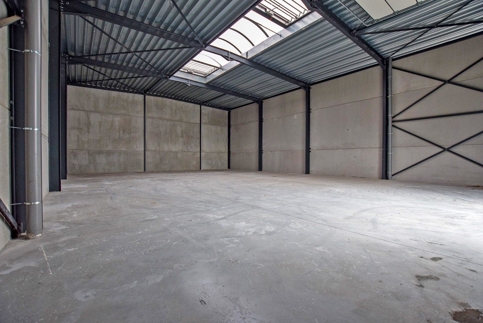 Geïsoleerde nieuwbouwloods 9G (loods 2) (290m²) te huur op een industrie- ambachtzone te Vleteren foto 2