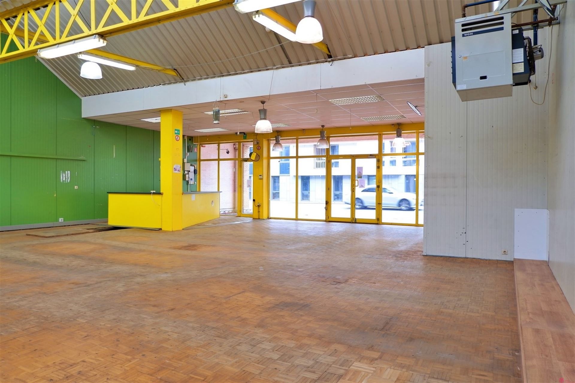 Ruim & zichtbaar handelspand foto 9