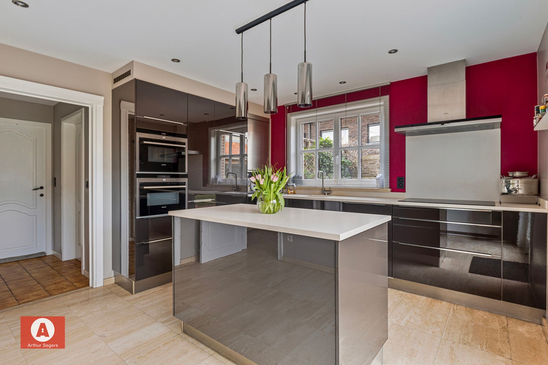 Ruime open bebouwing met 4 slaapkamers op 10 are foto 11