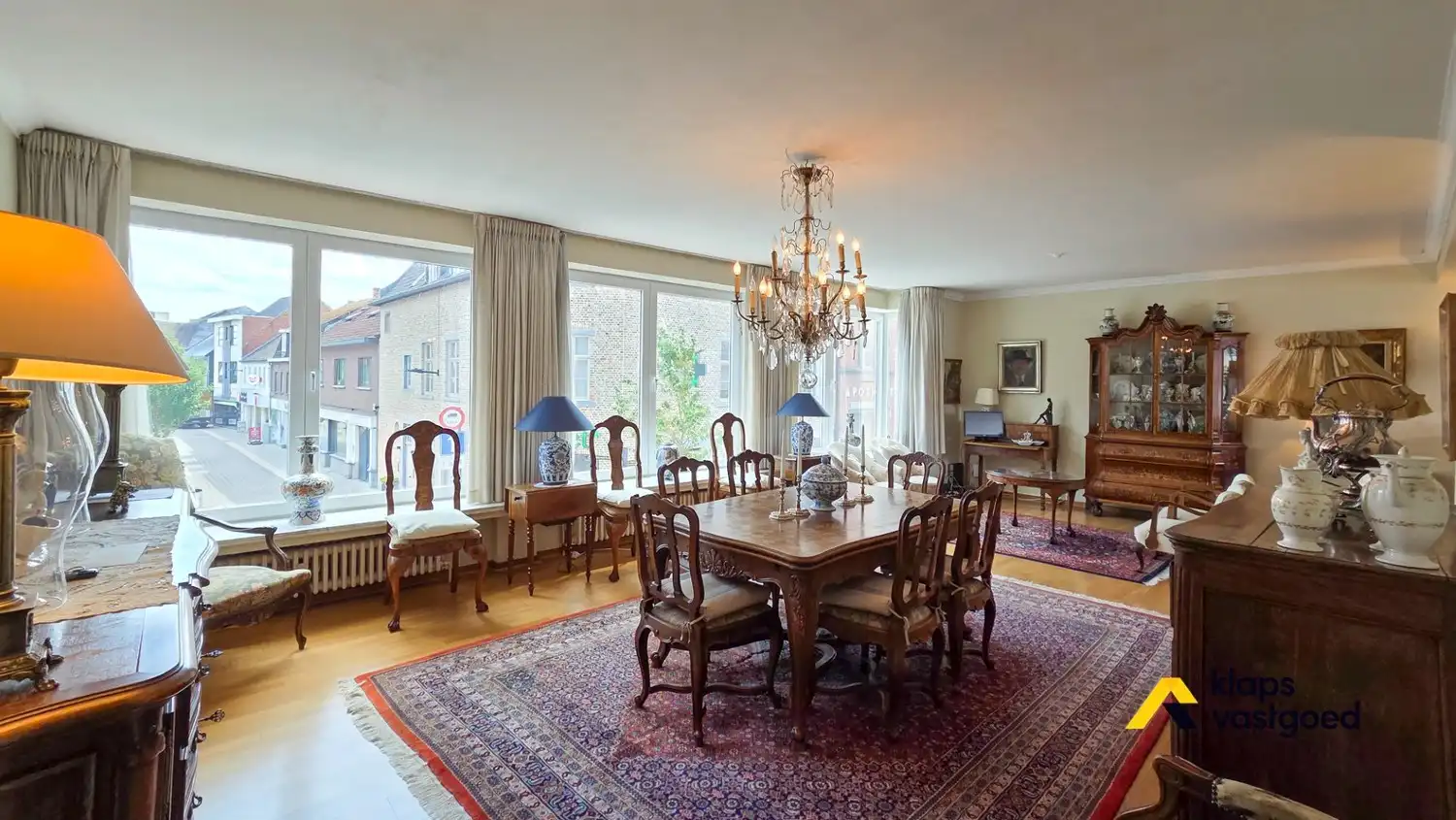 Appartement met 4 slaapkamers en meer dan 200m² bewoonbare oppervlakte op toplocatie in Bree centrum foto 2