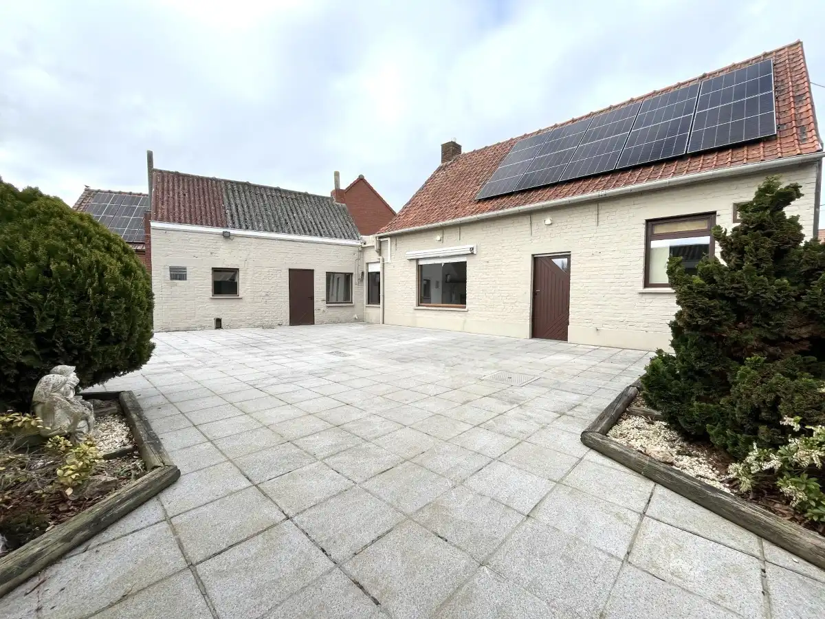 Zonnebeke – Volledig gerenoveerde woning met tuin foto 15