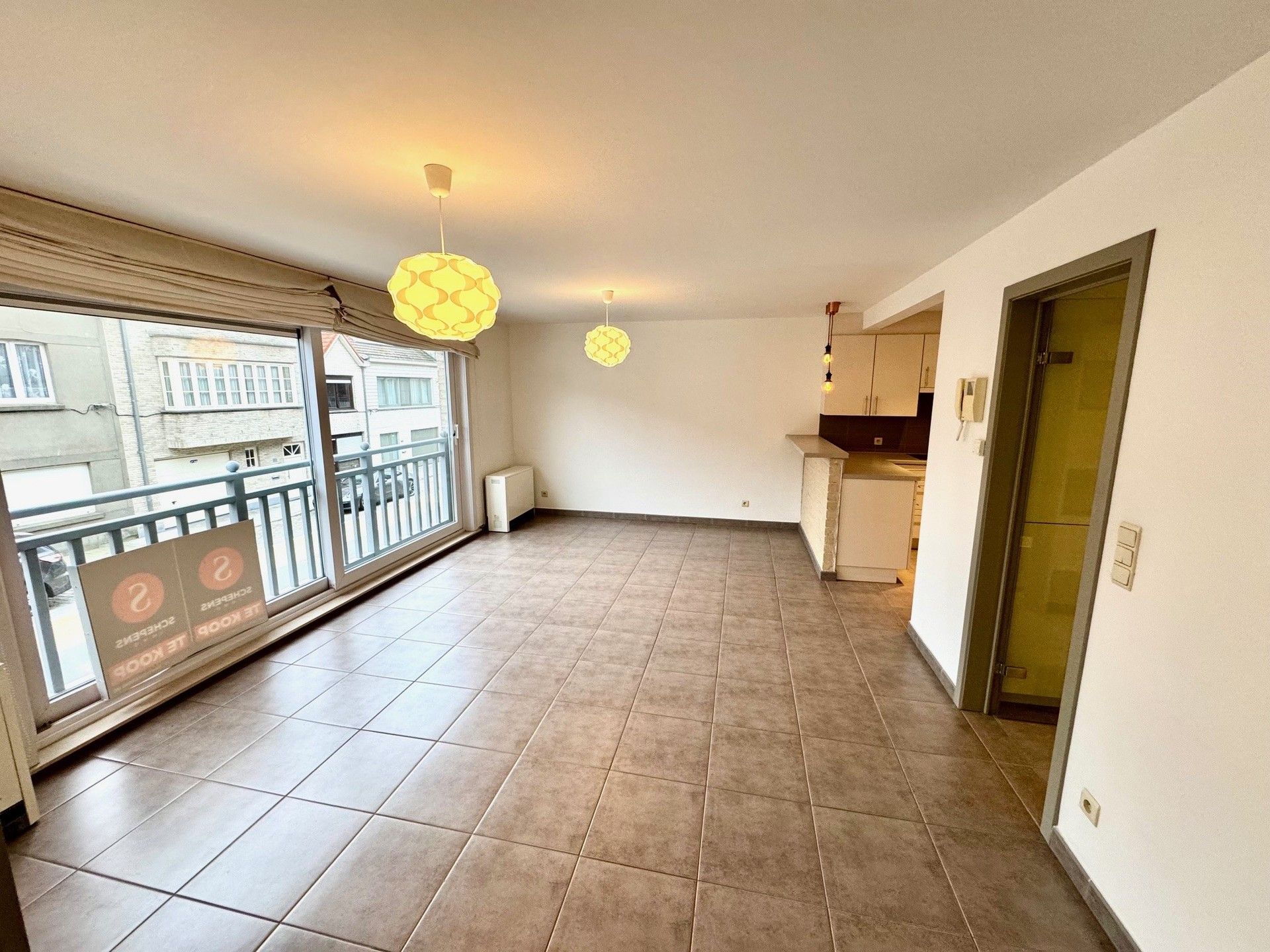 Verzorgd en instapklaar éénslaapkamerappartement te koop in het hart van De Haan, op wandelafstand van winkels, openbaar vervoer en andere voorzieningen. foto 2