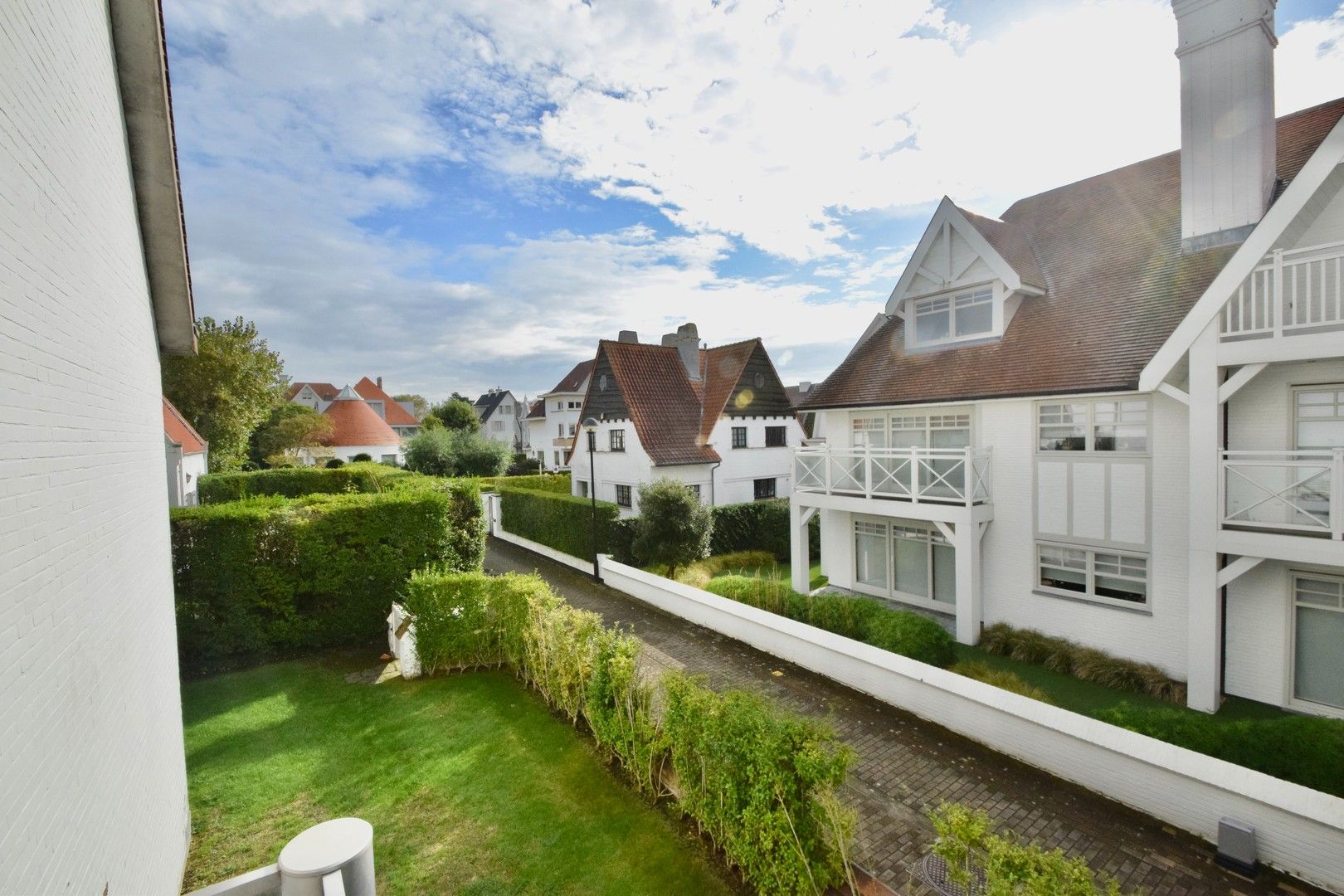 Uitzonderlijk hoekappartement met terrassen dichtbij de zee te Duinbergen. foto 8