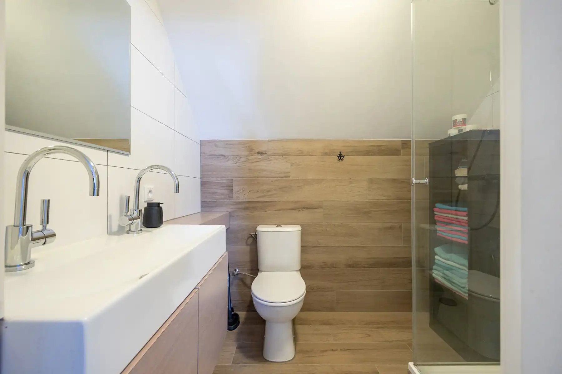 Gerenoveerde gezinswoning met zonrijke tuin op ca 1.081 m². foto 20