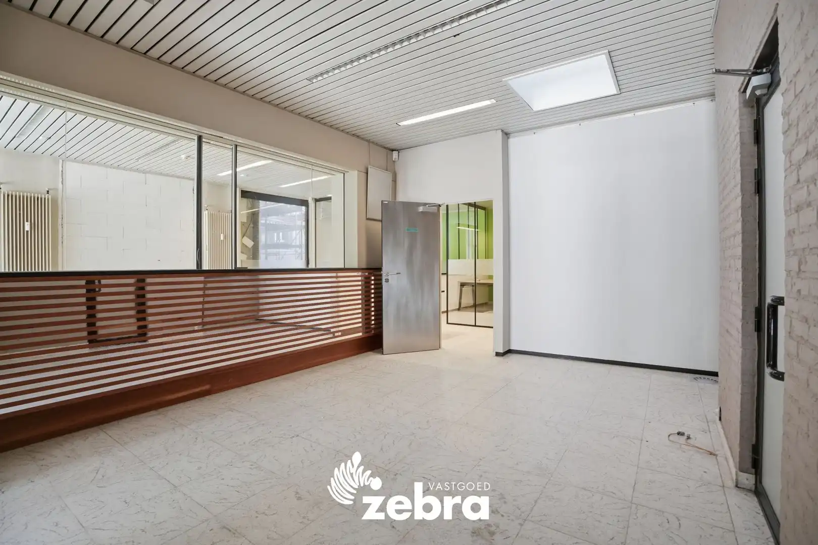 Veelzijdig handelspand met parkeerplaatsen op topligging in centrum Tielt! foto 6