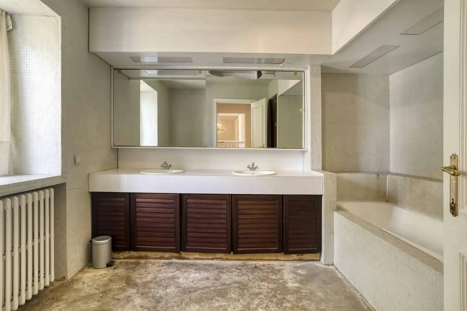 Unieke villa te koop in Zwevezele met prachtige tuin foto 21