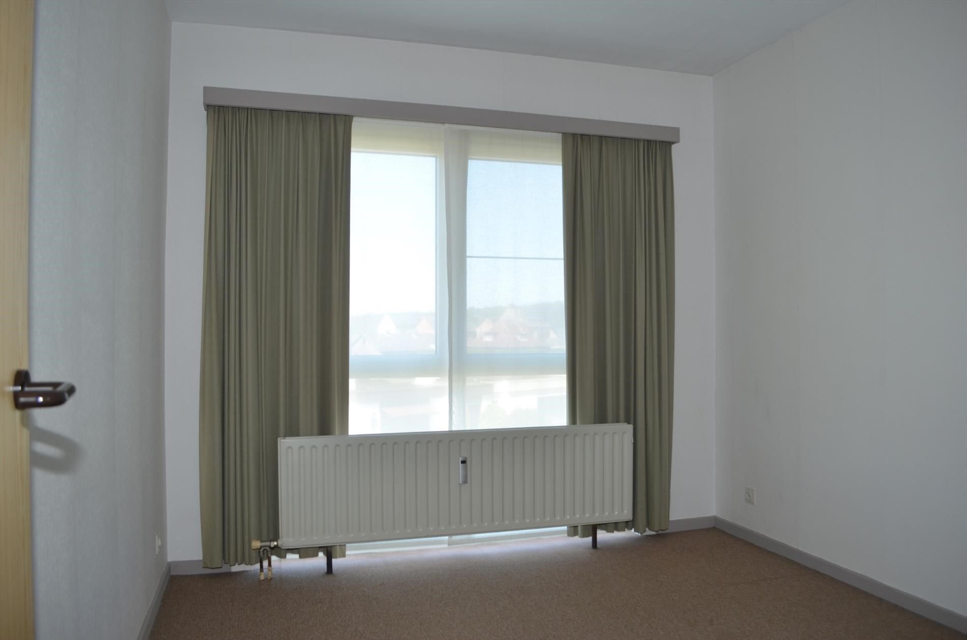 Volledig gerenoveerd appartement met mooi open zicht. foto 14