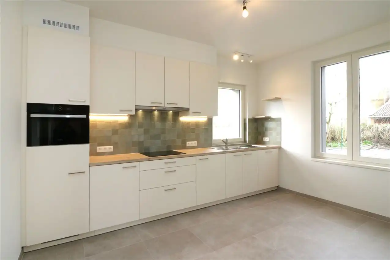 Gerenoveerde woning met 4 slpk, tuin, garage foto 11