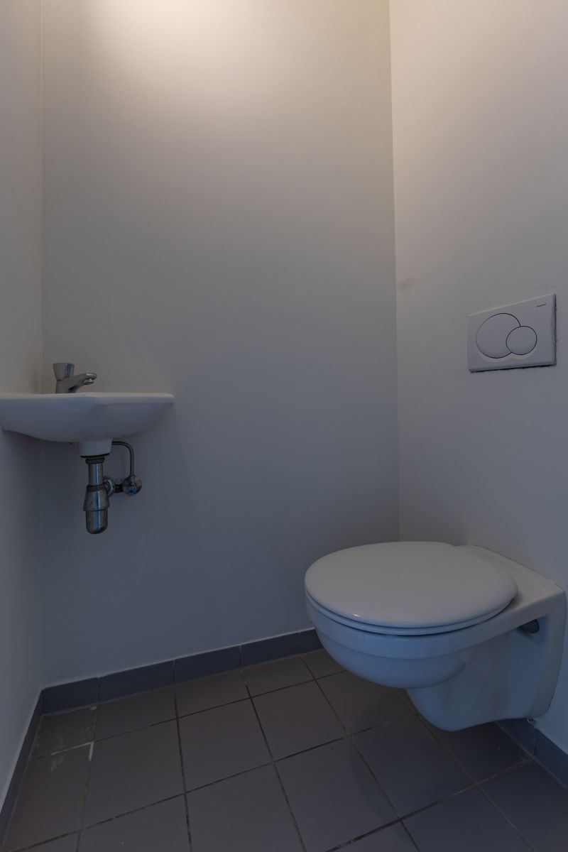 Commercieel gelijkvloers met duplex in centrum Halle foto 20