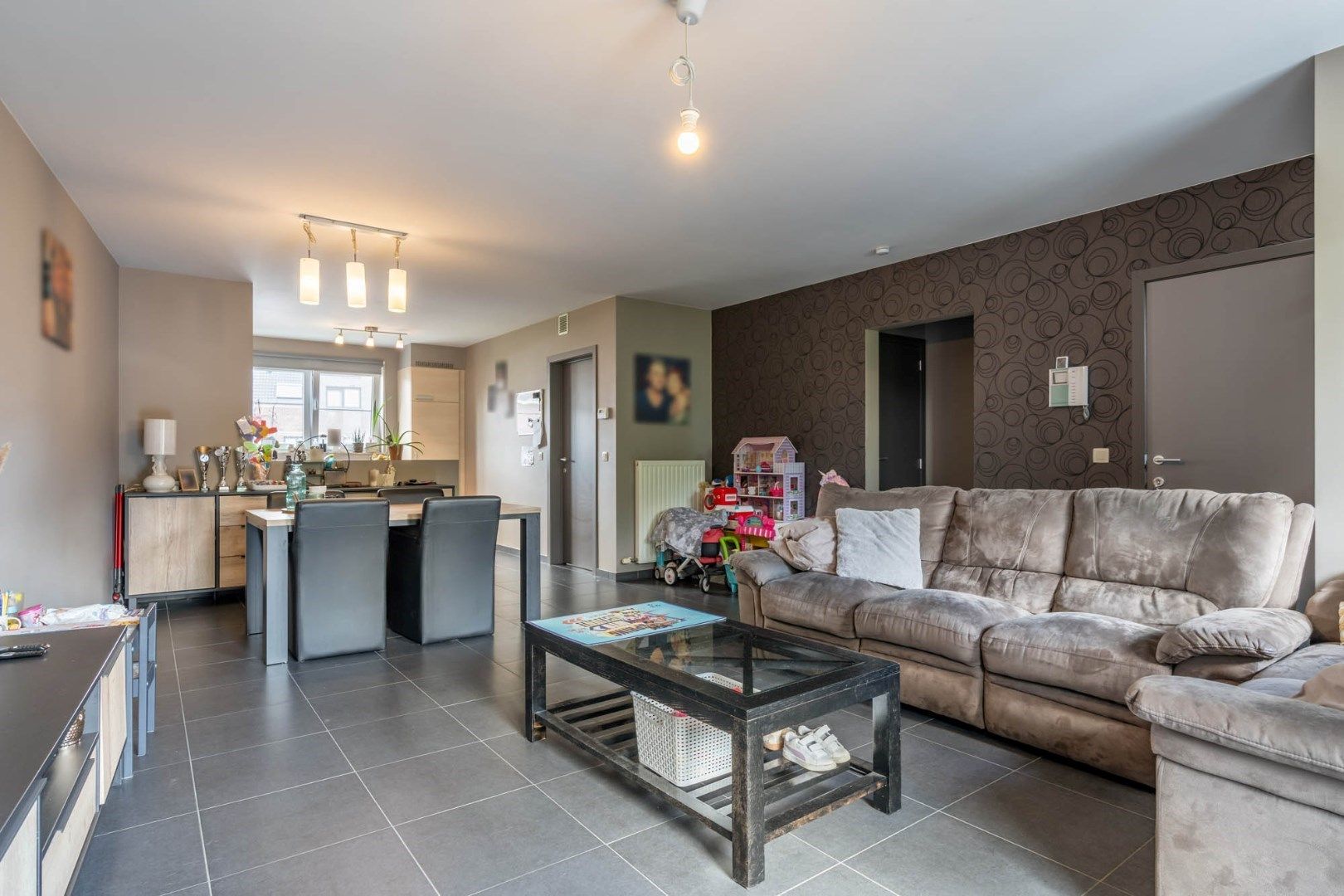 - IN OPTIE - Ruim en degelijk duplexappartement met drie slaapkamers, terras en autostandplaats in de dorpskern van Beverst foto 7