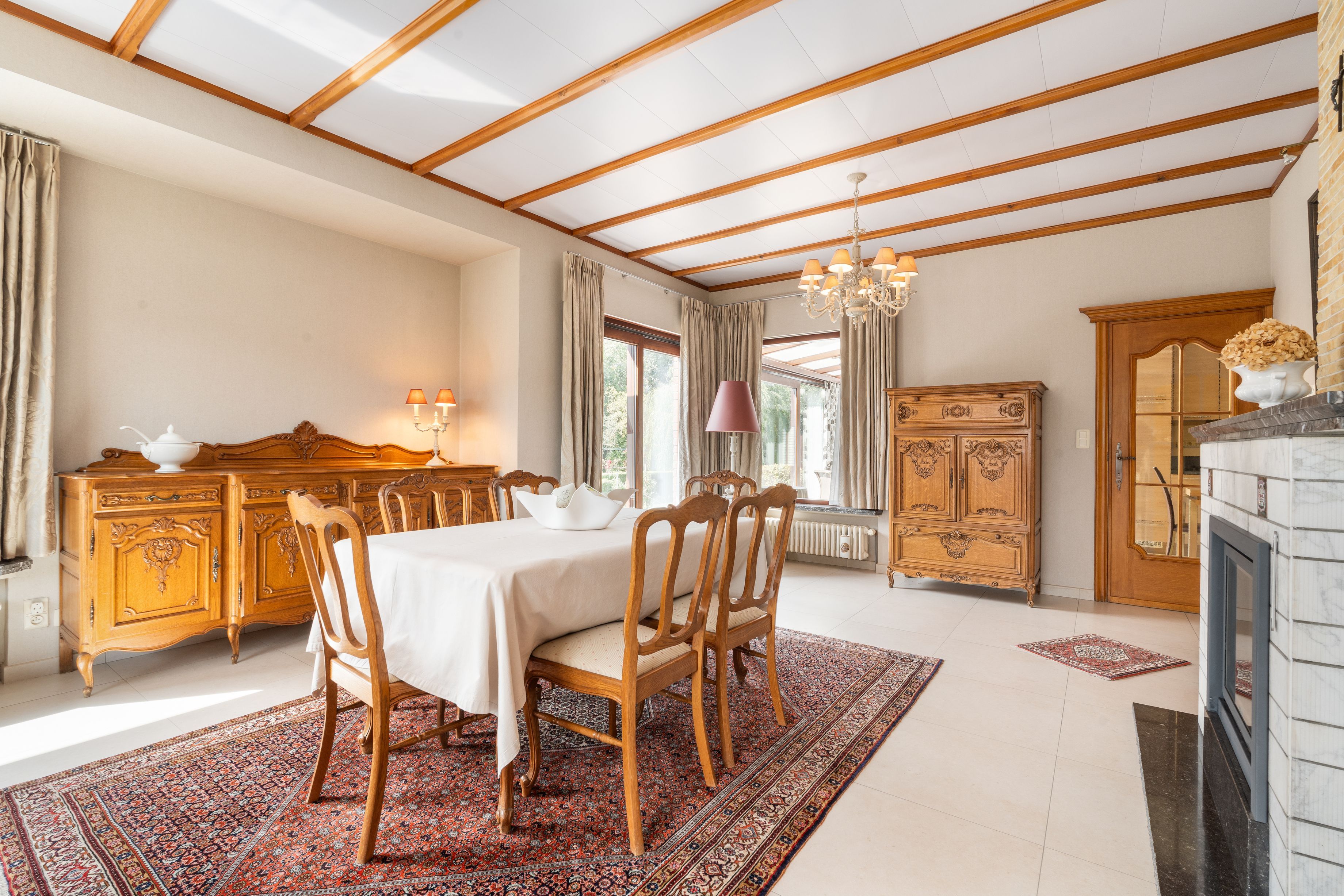 Uitzonderlijk ruime gezinswoning (op ca. 1.348 m² grond) op topligging in Raversijde! Wonen, werken en genieten! foto 5