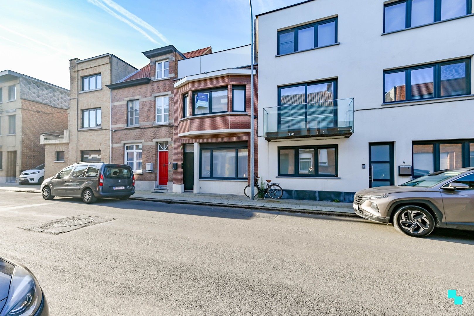 Charmante rijwoning met dakterras in hartje Izegem foto 25