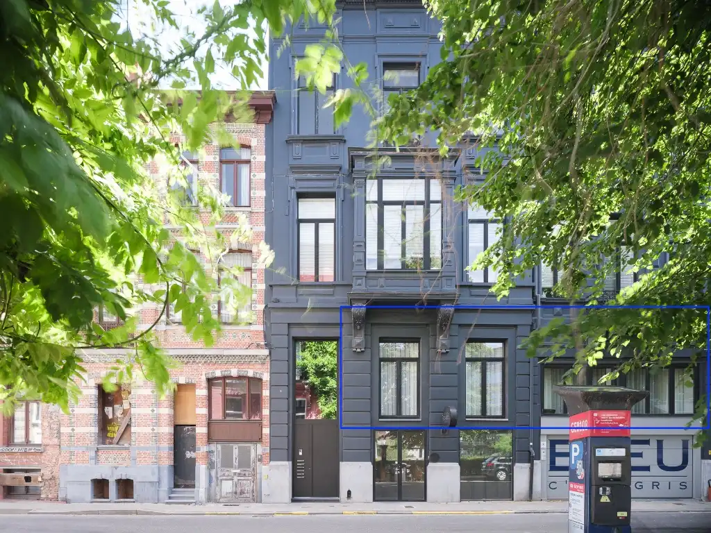 Imposant designappartement met loftallures nabij het Wintercircus en De Krook foto 4