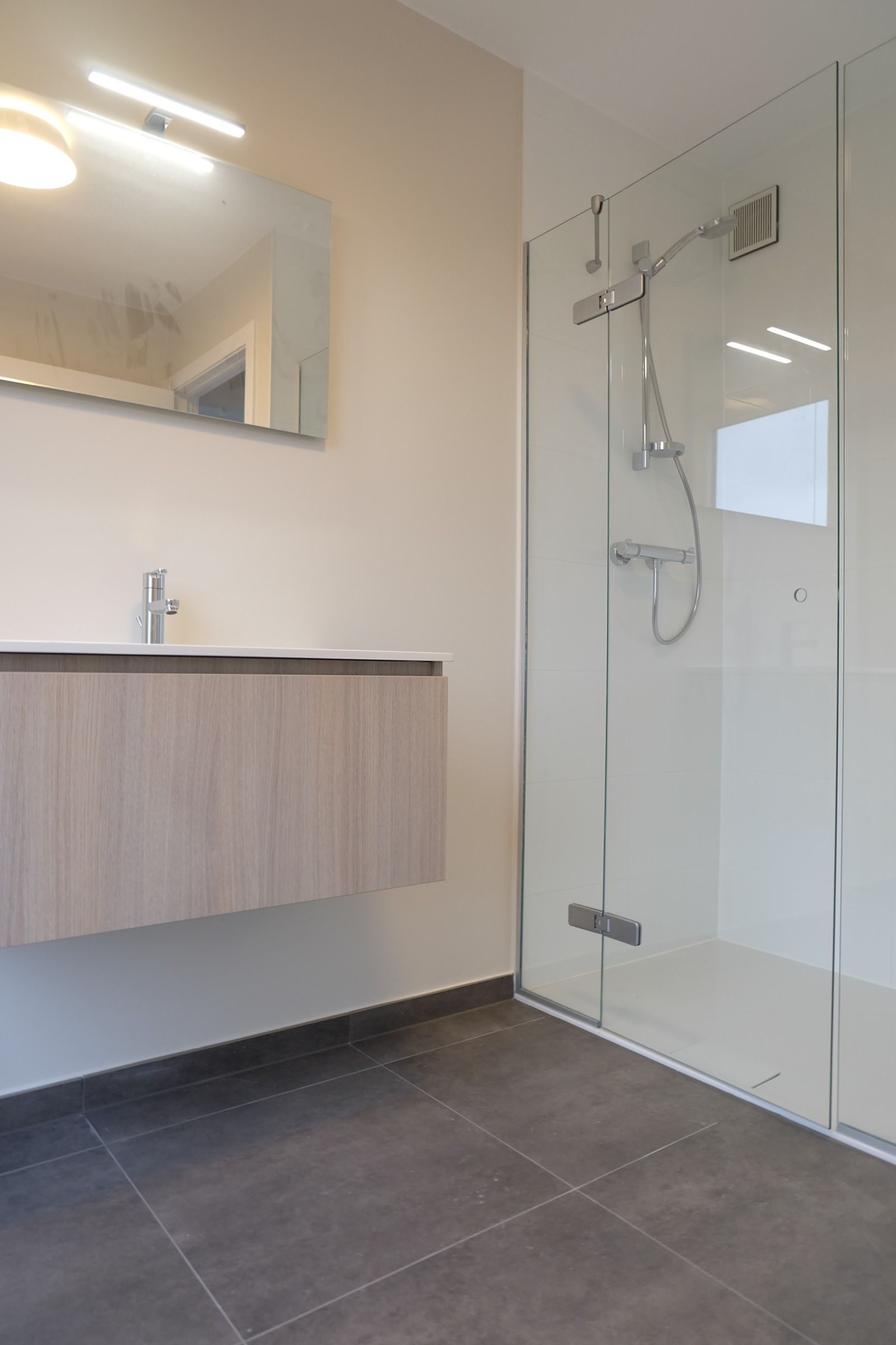 Appartement met frontaal zicht op het Schipdonkkanaal foto 8