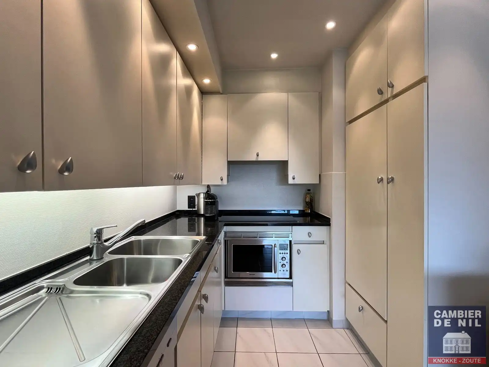 Prachtig ongemeubeld appartement op enkele stappen van het Albertplein!  foto 8