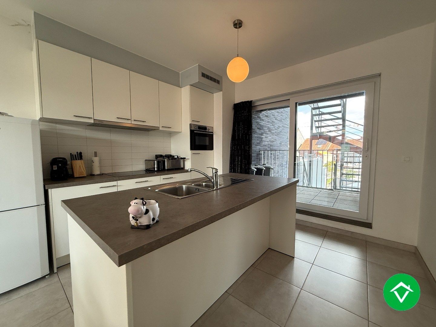 Appartement met twee slaapkamers, garage en twee terrassen te Roeselare foto 7