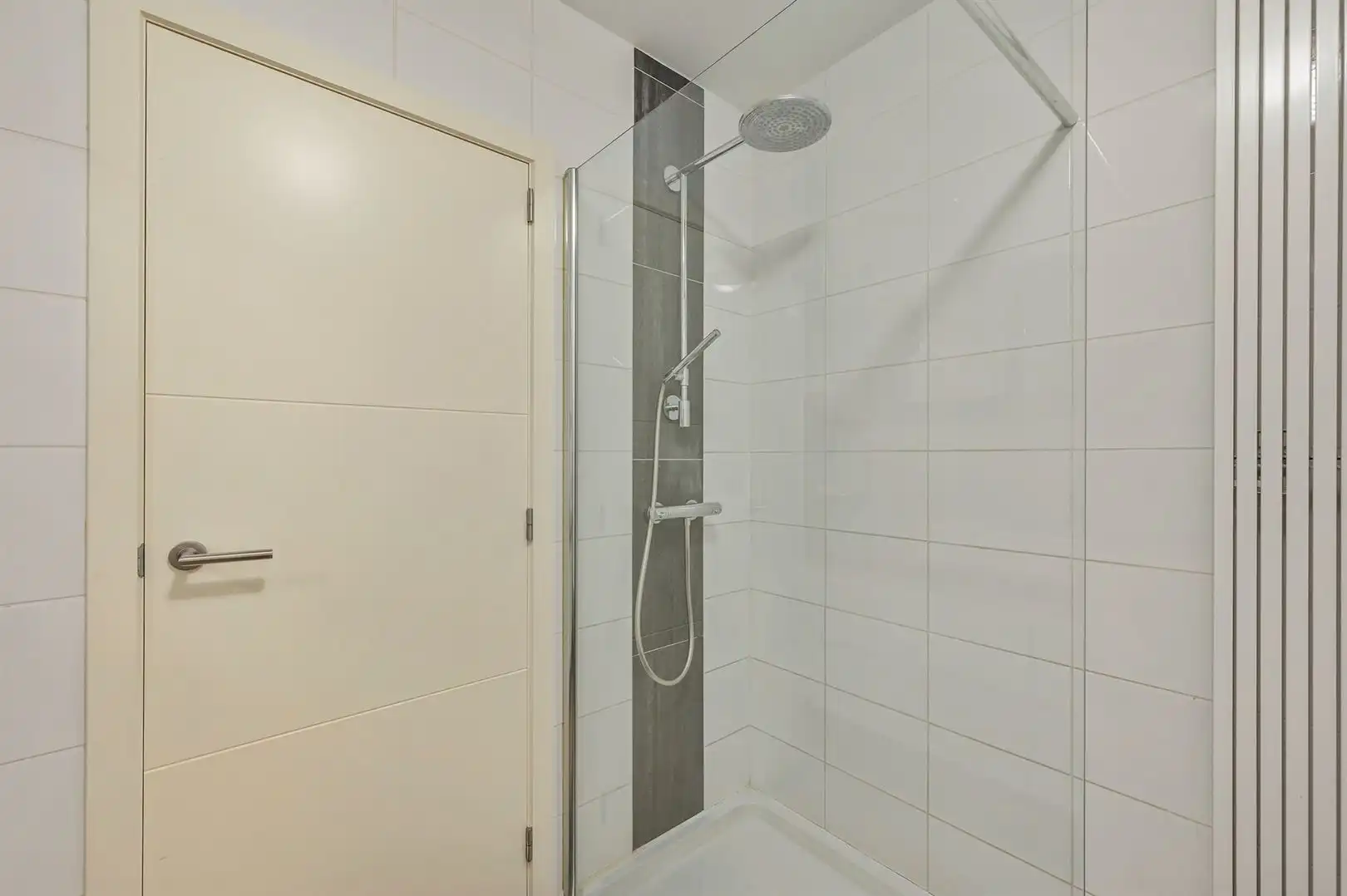 Groot appartement met 3 kamers en zicht op Bouckenborghpark foto 12