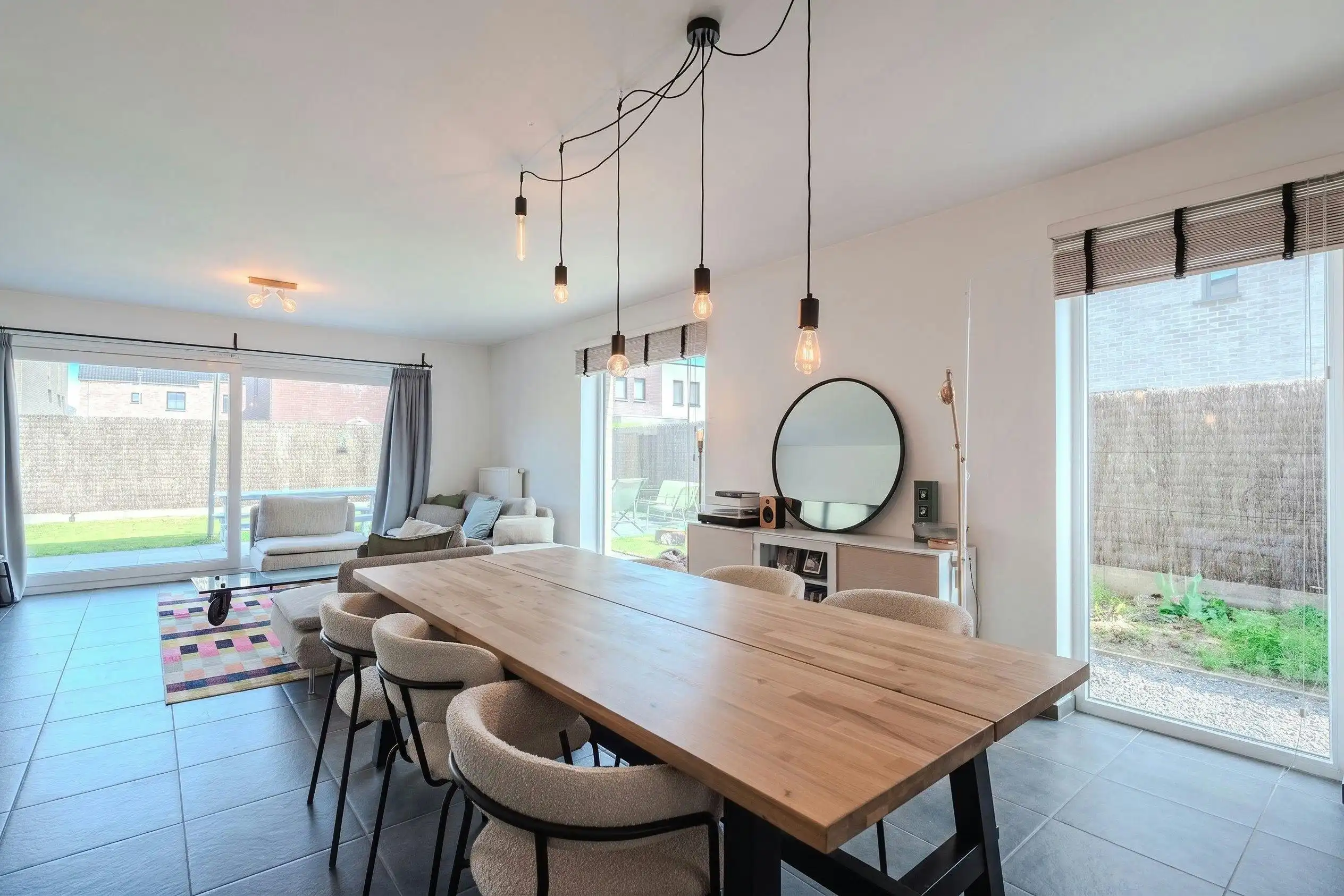 Recente woning (2019) met 3 slaapkamers en zongerichte tuin! foto 3