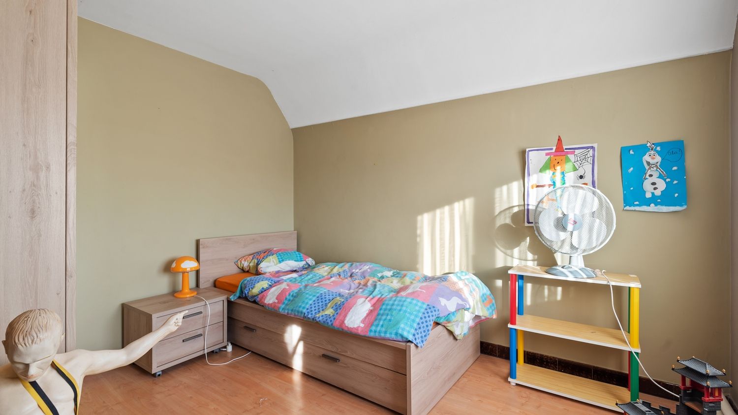 Te renoveren halfopen bebouwing met 2 slaapkamers. foto 7