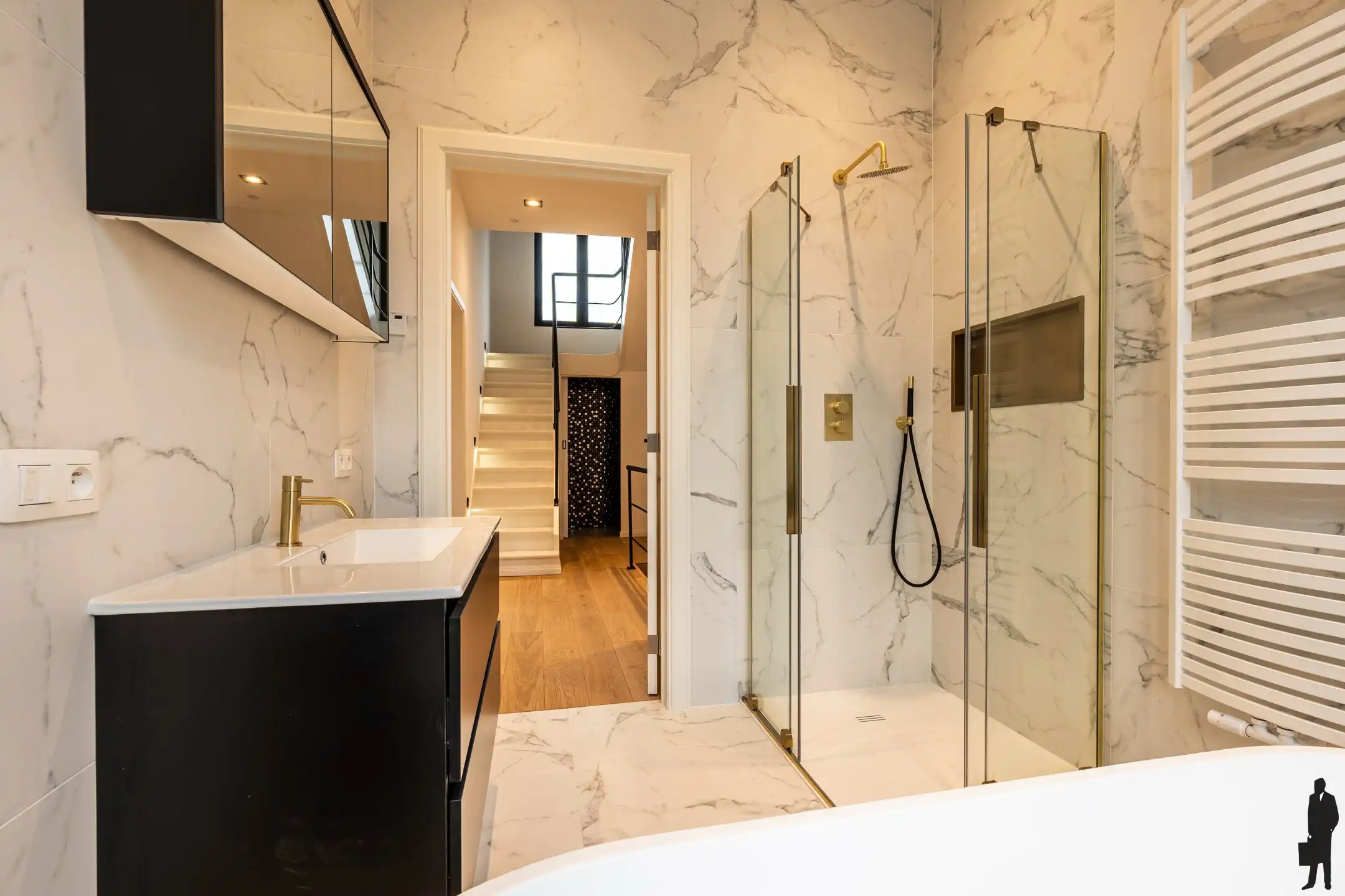 Luxe gerenoveerde woning met 4 slpk, 2 bdk en zonnige tuin foto 19
