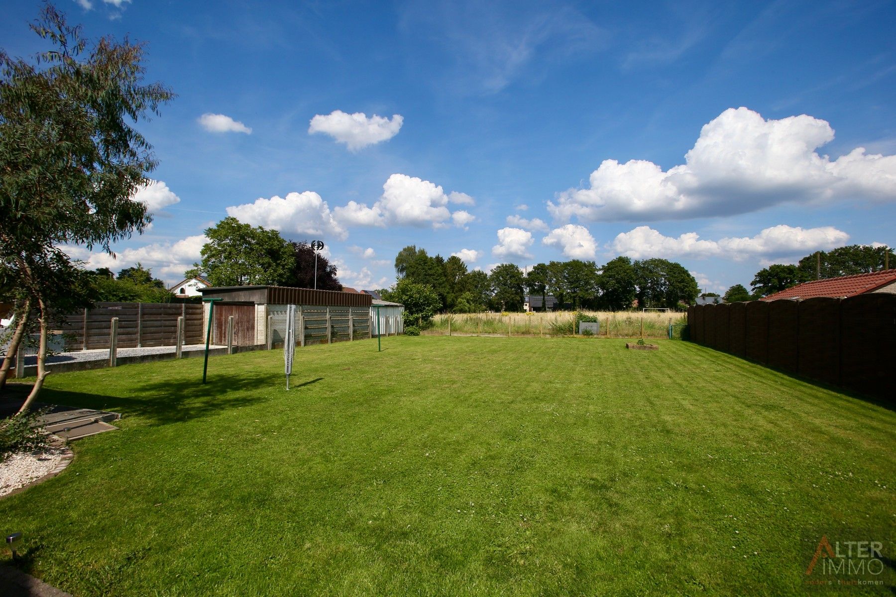 Ruim, gelijkvloers landhuis met 3 slaapkamers, bureel en dubbele garage op een goed gelegen perceel van 8a 99ca vlakbij Eversel centrum. foto 23