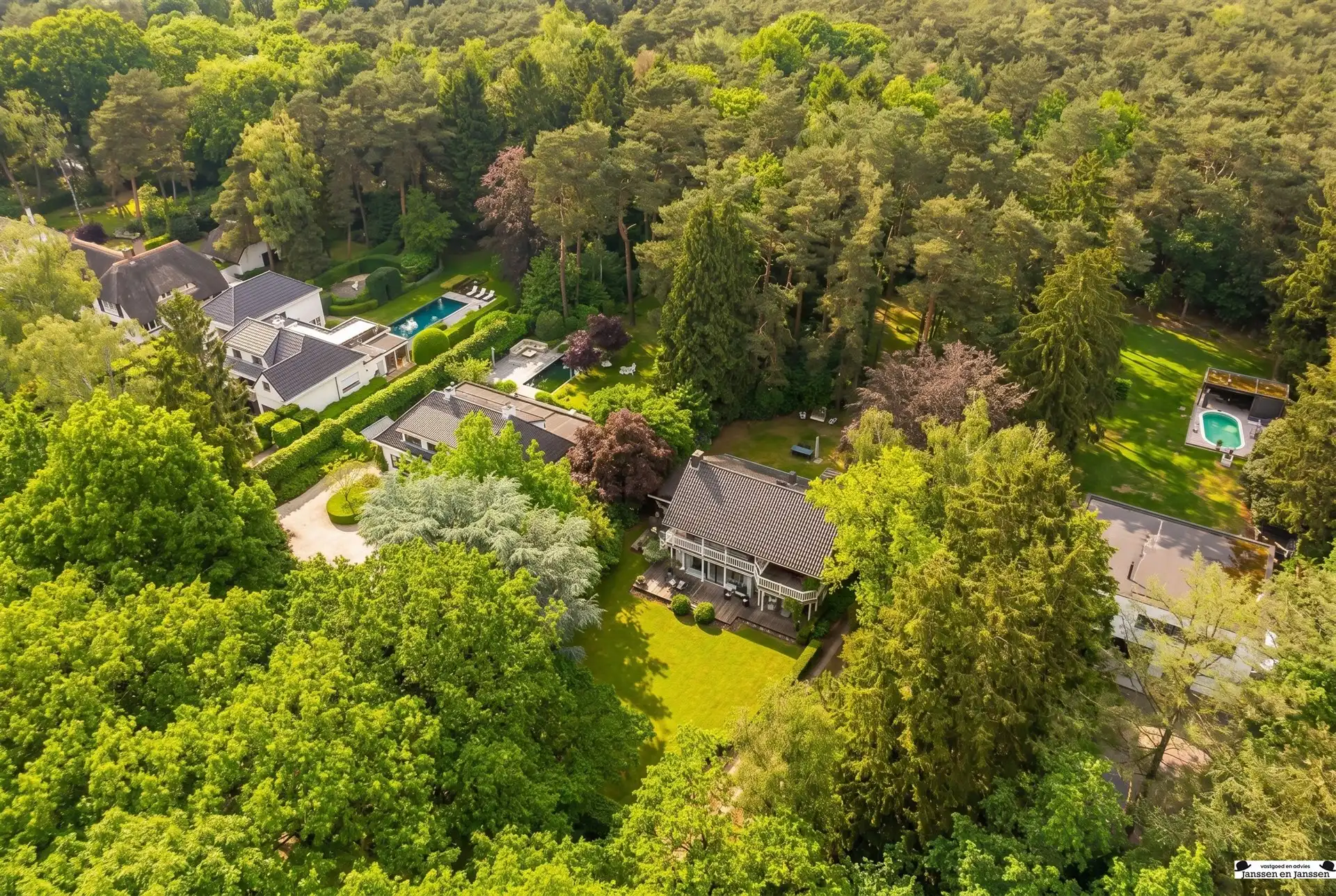 Exclusieve villa op royaal perceel van 3.000 m² grenzend aan uniek natuurdomein foto 26