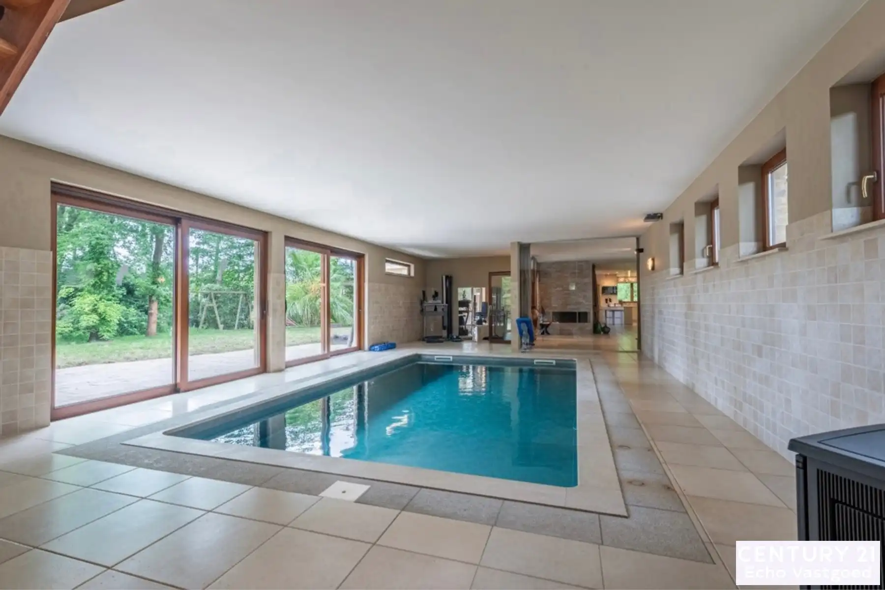 Royale villa met 5 slpks, 4 badks, garage en binnenzwembad foto 12