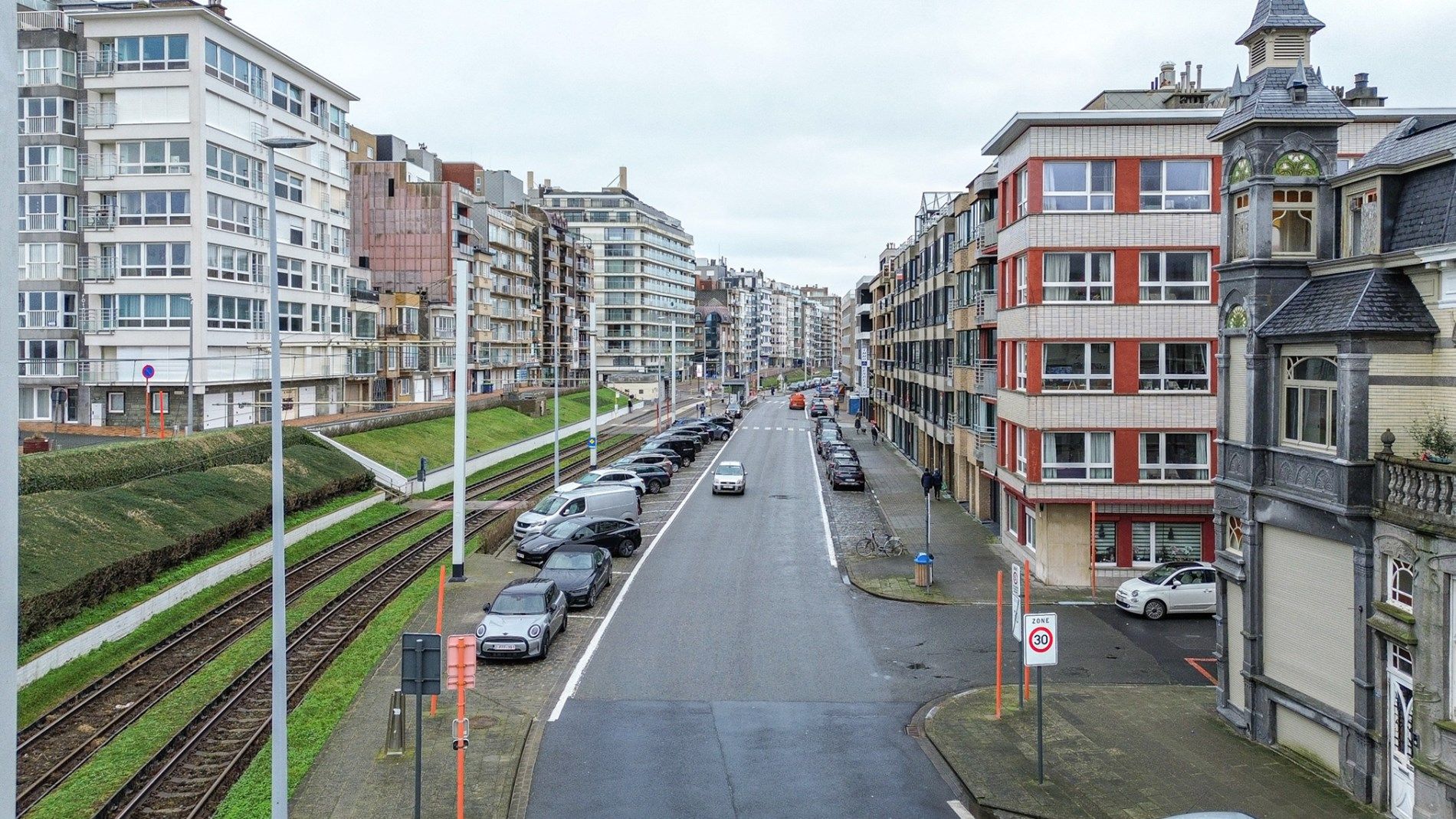 Instapklaar gelijkvloers appartement vlakbij centrum en strand!  foto 2