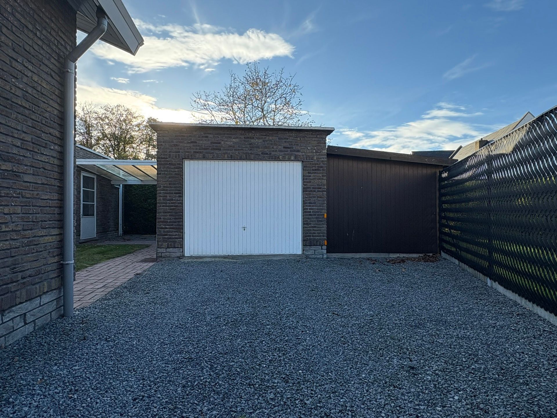 Ruime gezinswoning met tuin, vernieuwde keuken en veelzijdig atelier foto 10