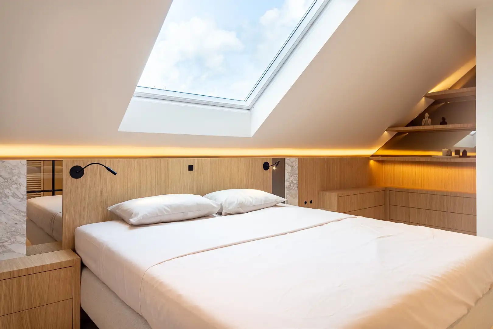 Prachtige alleenstaande villa met 5 slaapkamers gelegen in een rustige residentiële omgeving. foto 32