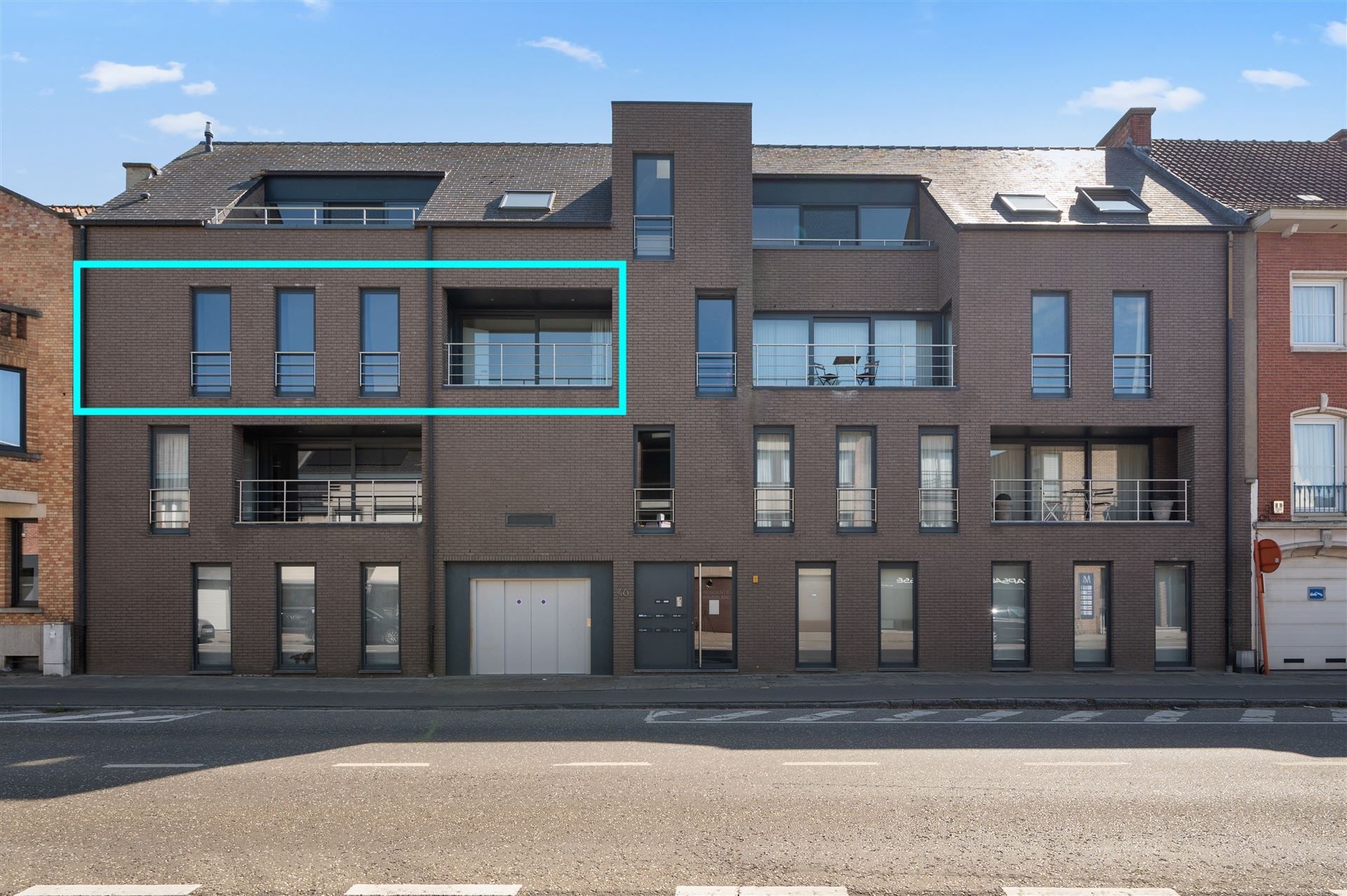 Lichtrijk en ruim appartement met twee terrassen en ondergrondse autostaanplaats foto 1