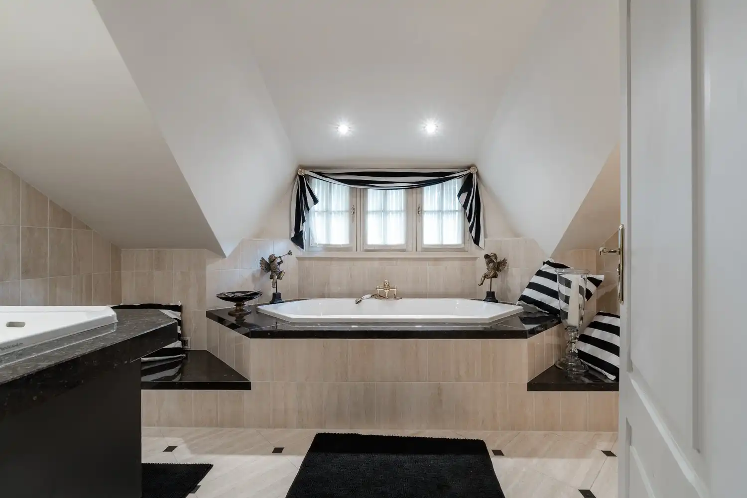 Prachtige villa op een uitzonderlijk domein van 20600m² foto 40