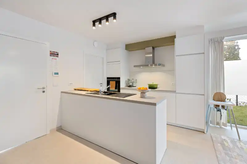 Recente nieuwbouwwoning nabij centrum Staden foto 2