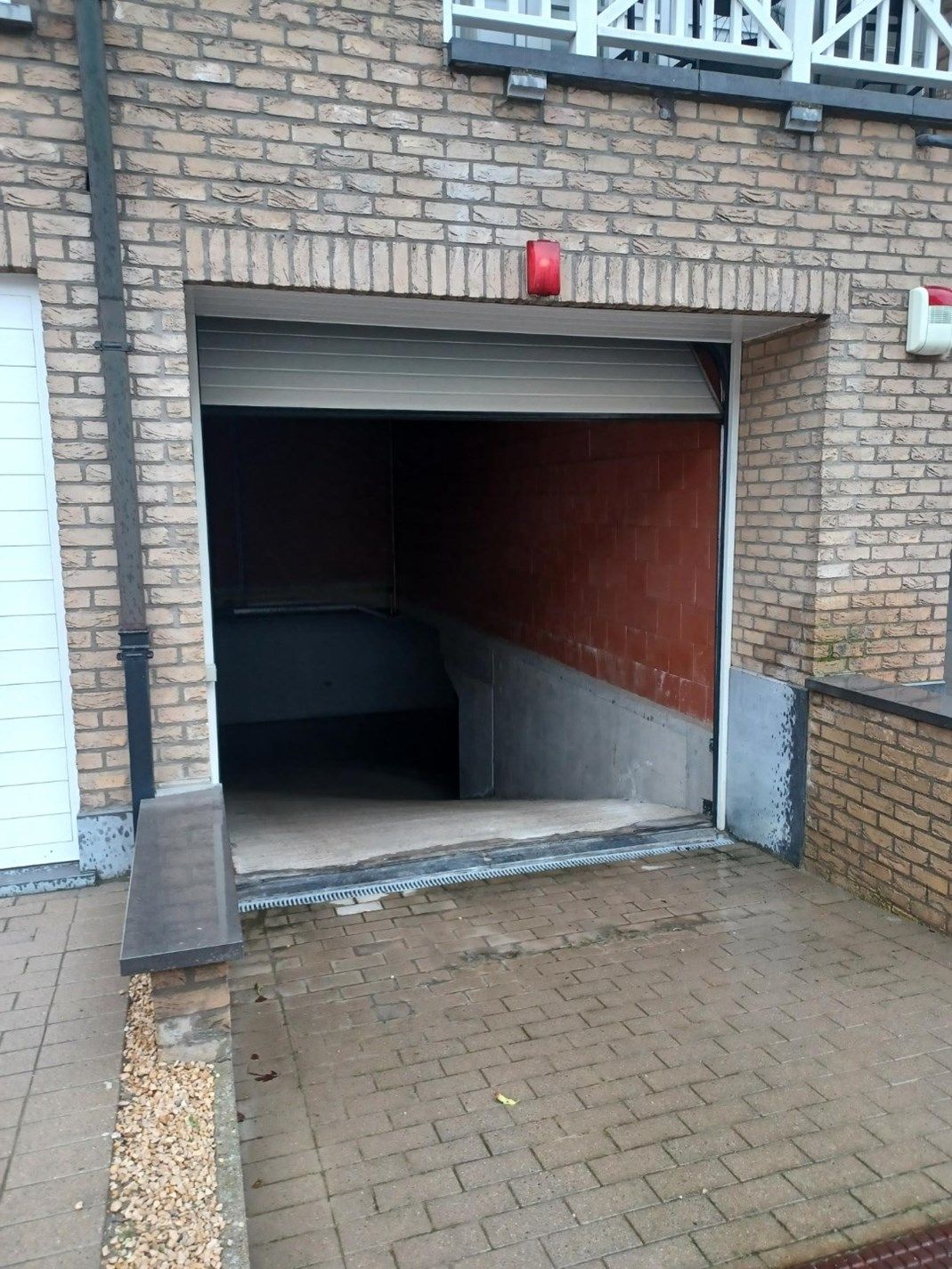 Ondergrondse afgesloten garagebox foto 2