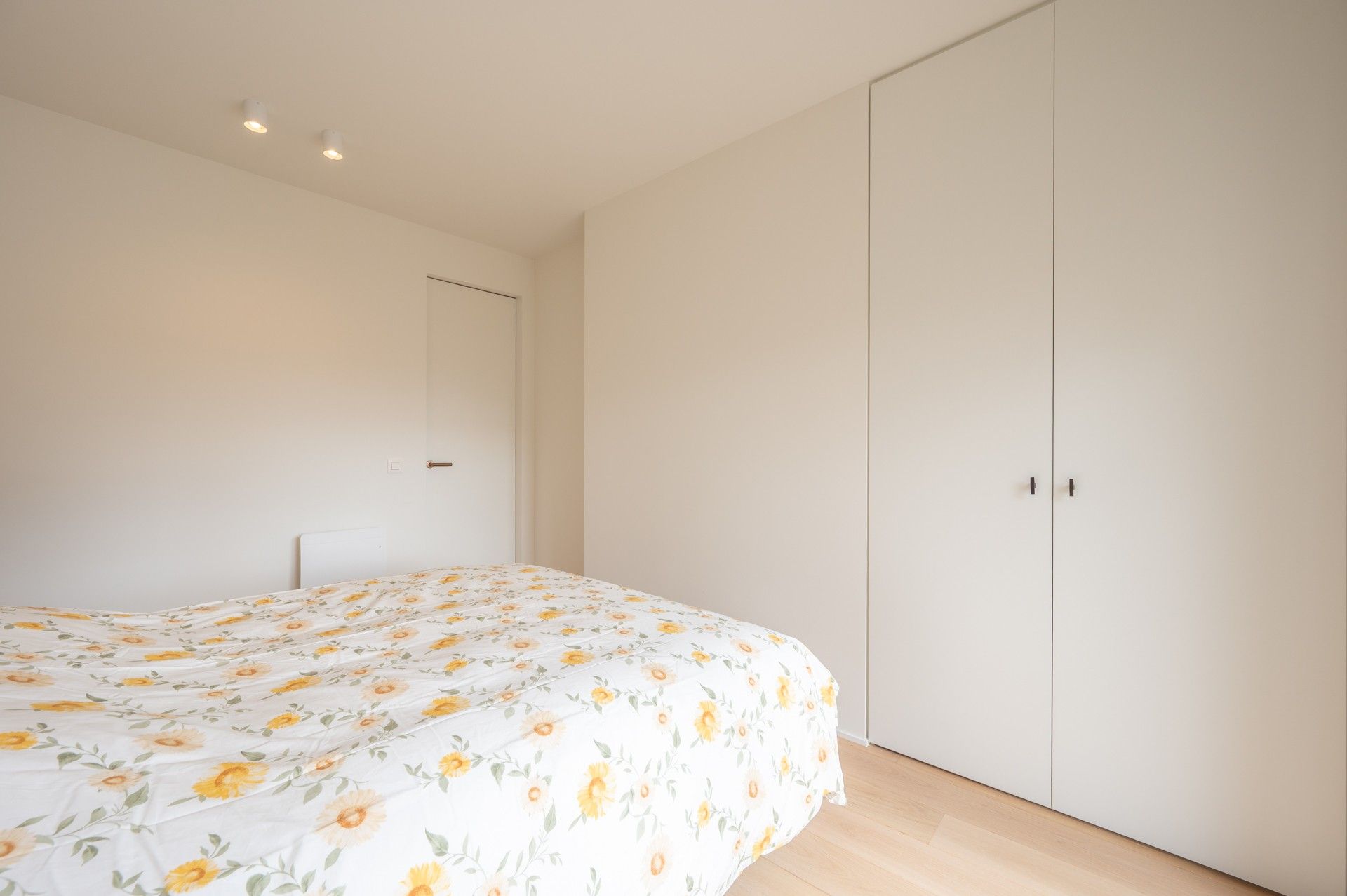 Gemeubeld: verfijnd gerenoveerd appartement op de zeedijk vlakbij het Rubensplein te Knokke! foto 14